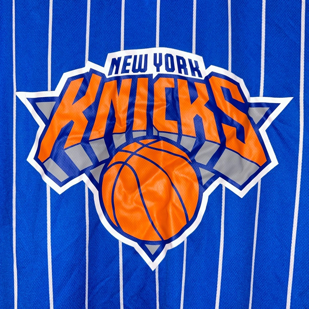 ๐ฝ๐ New York Knicks NBA Basketball Pinstripes Polyester Shirt ๐๏ธ๐ - Picture 5 of 16